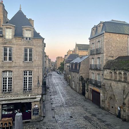 Spacieux Appartement Au Coeur Du Centre Historique De Dinan Esterno foto