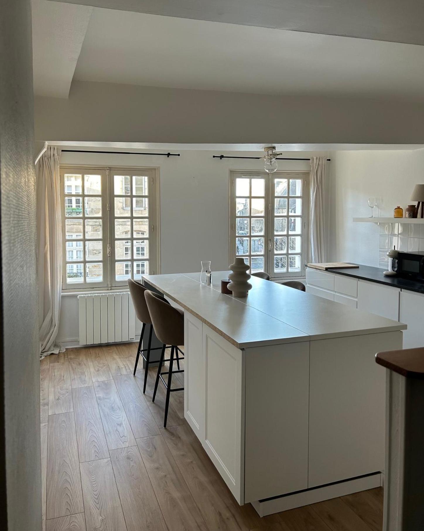 Spacieux Appartement Au Coeur Du Centre Historique De Dinan Esterno foto