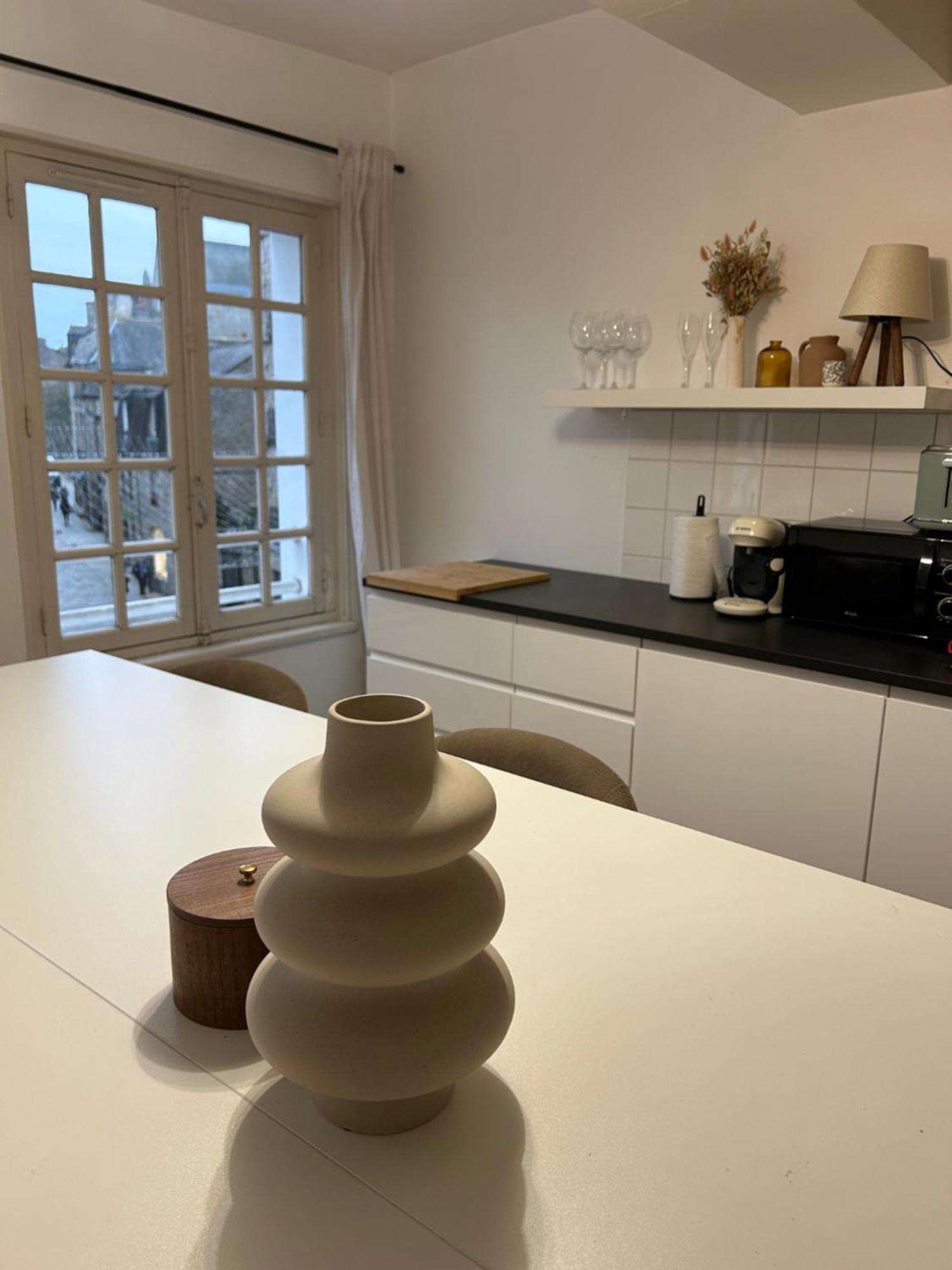 Spacieux Appartement Au Coeur Du Centre Historique De Dinan Esterno foto