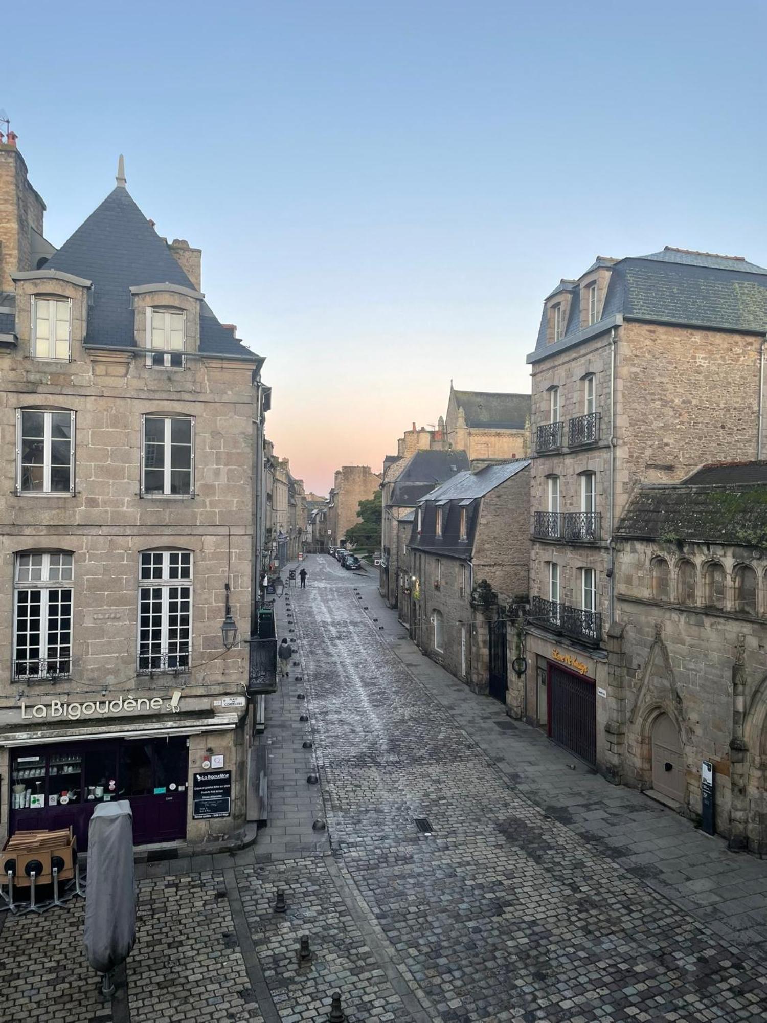 Spacieux Appartement Au Coeur Du Centre Historique De Dinan Esterno foto